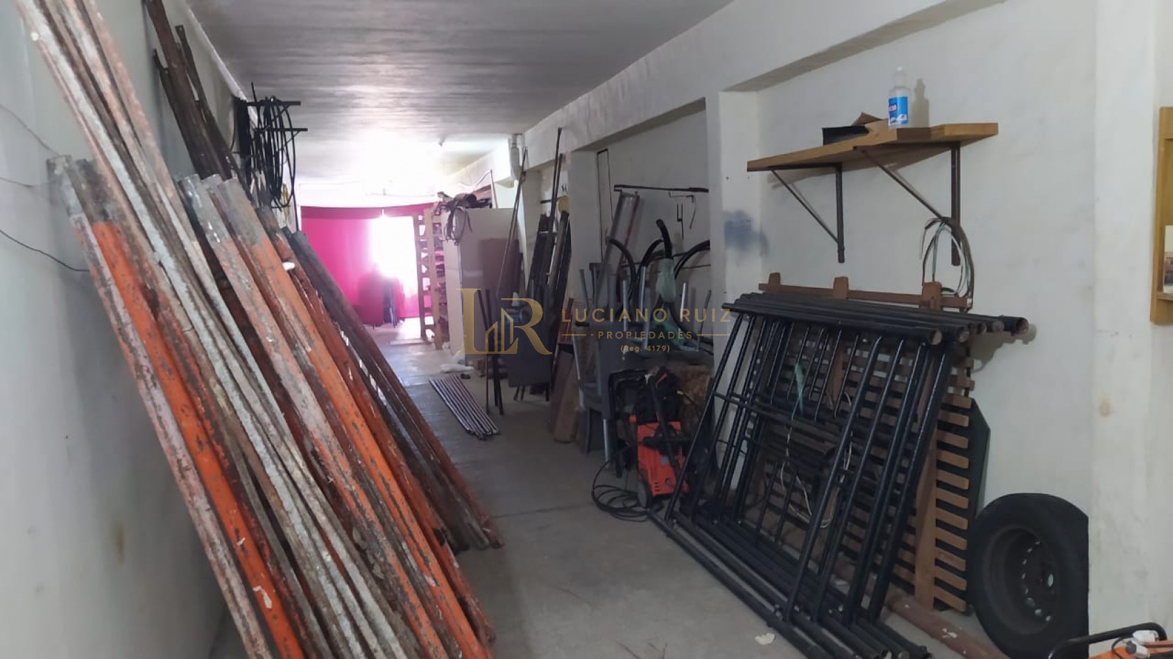 VENTA DEPOSITO EN VILLA PRIMERA 