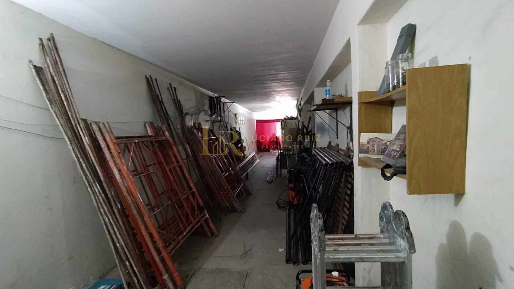 VENTA DEPOSITO EN VILLA PRIMERA 